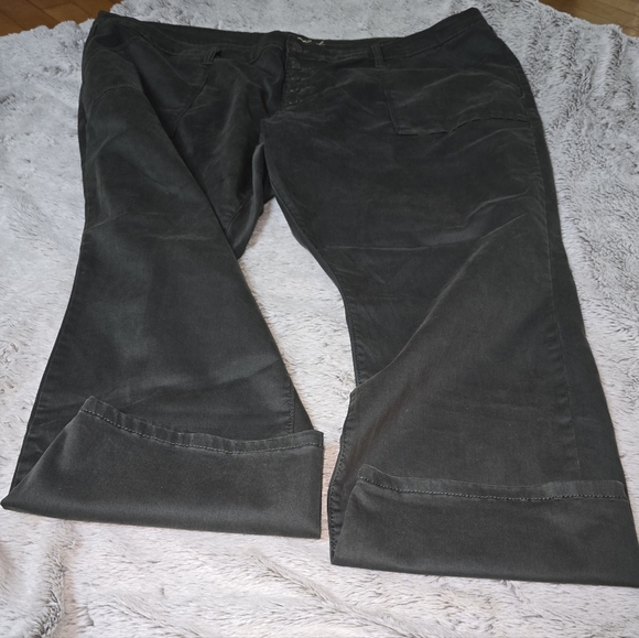 ♨️♨️Universal Thread - Size 26WR. Dark Green Straight Leg Pants Hardly worn - Picture 7 of 9